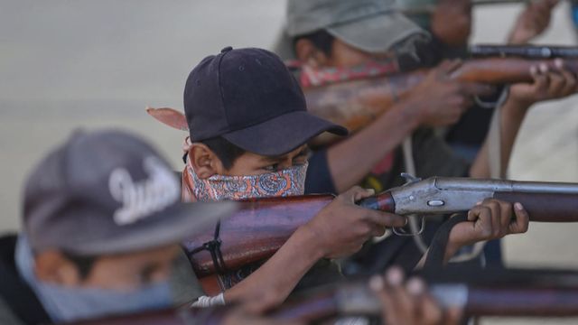 0214-cbsn-armedkids-zvv-2027460-640x360