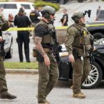12-injured-in-mass-shooting-at-US-mall-buyers-flee