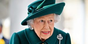 queen-elizabeth-easter-kb-2x1-220414-49ef0e